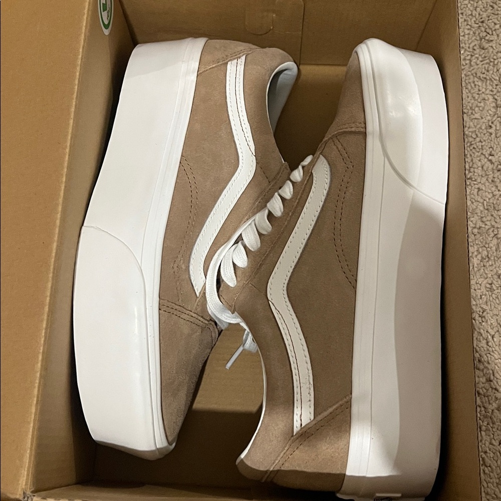 Vans Women's Sneakers in Tan and White